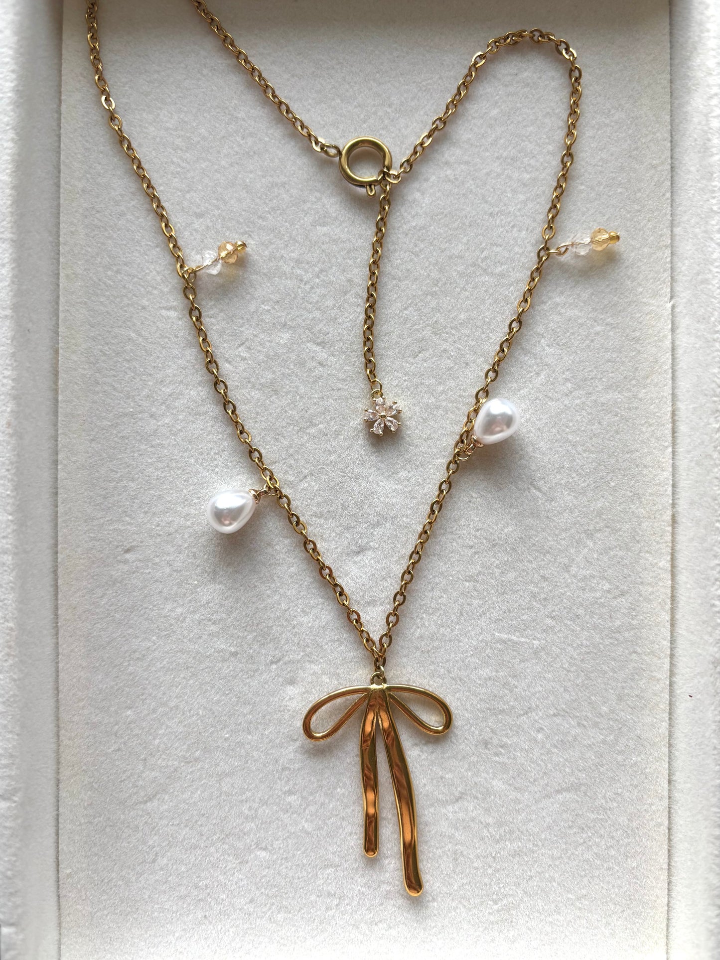 Elegant Bow Necklace