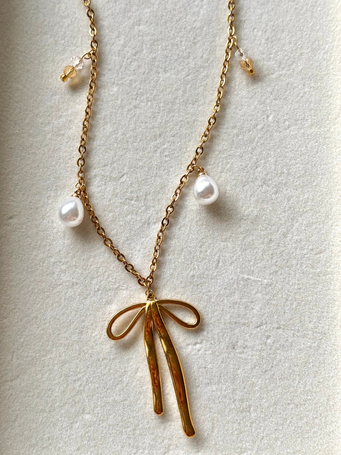 Elegant Bow Necklace